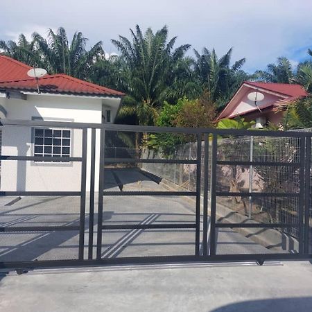 Cempaka Homestay Parit Raja Dış mekan fotoğraf