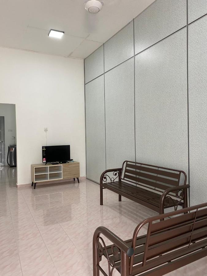 Cempaka Homestay Parit Raja Dış mekan fotoğraf